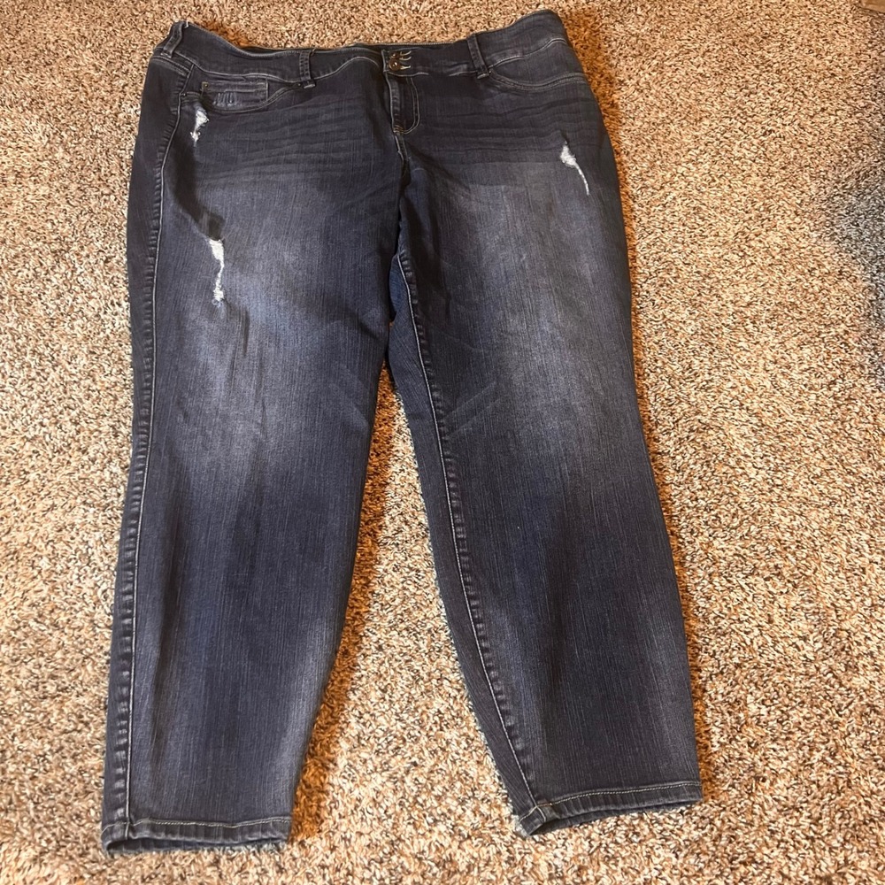 Torrid Premium Womens Plus Size 26R Distressed Dark Wash Cropped‎ Jeans